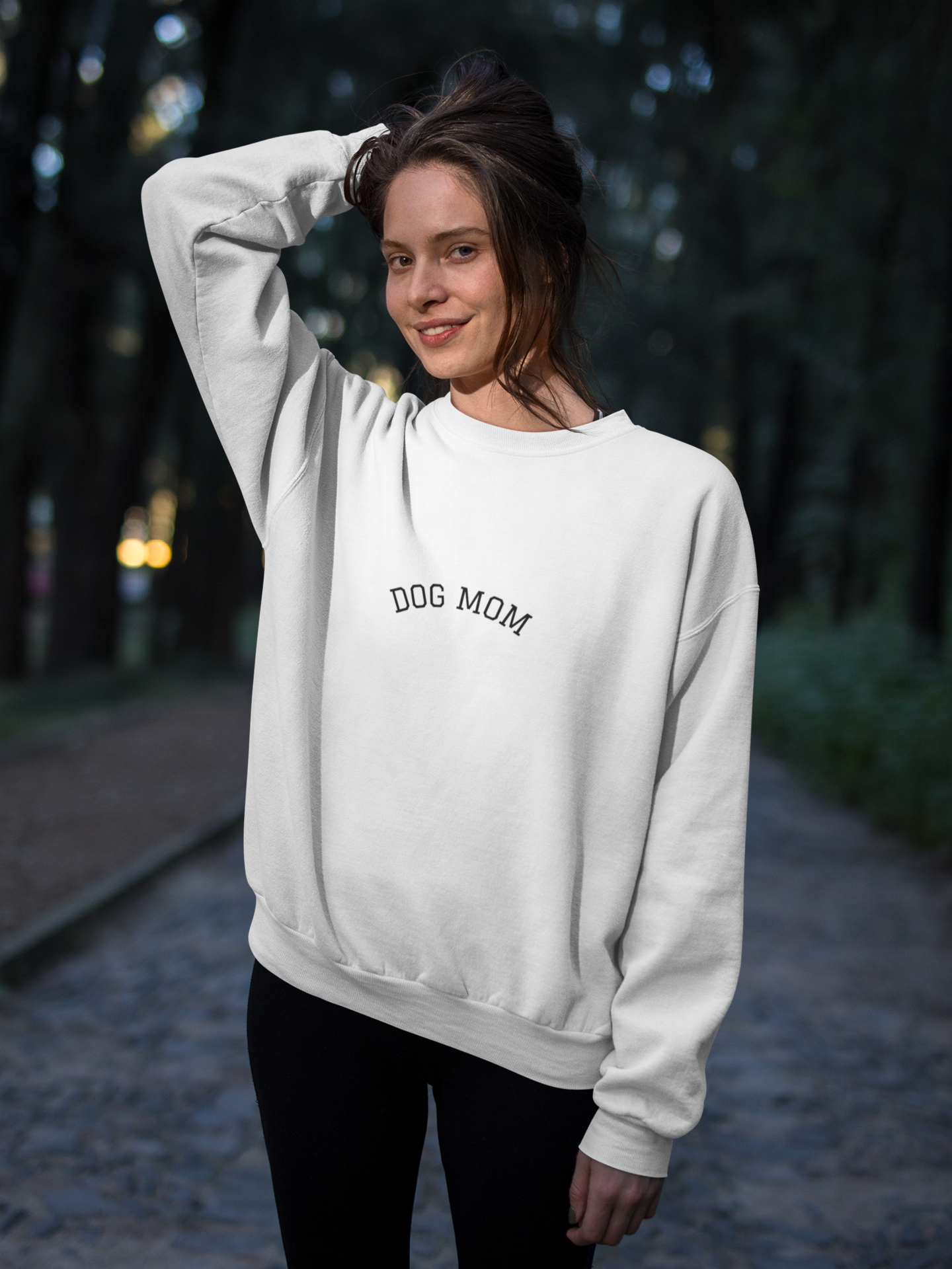 Personalized “Dog Mom” Crewneck Sweatshirt – Custom Pet Name on Back