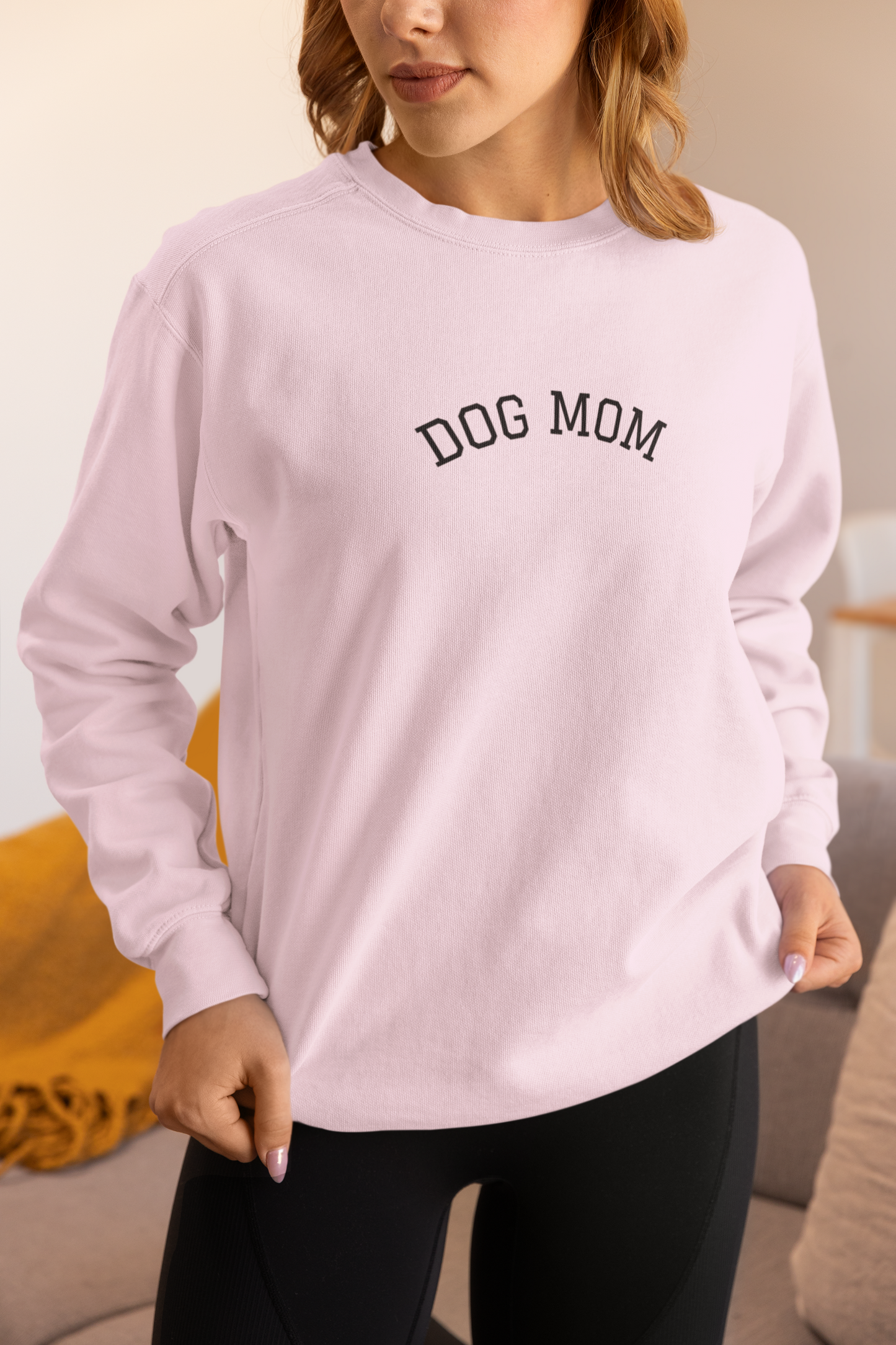 Personalized “Dog Mom” Crewneck Sweatshirt – Custom Pet Name on Back